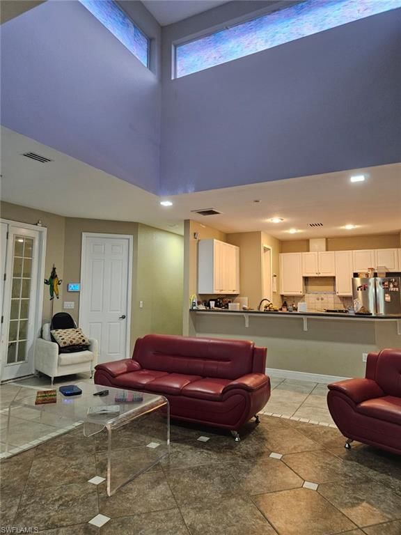 915 Barbara CT photo 2