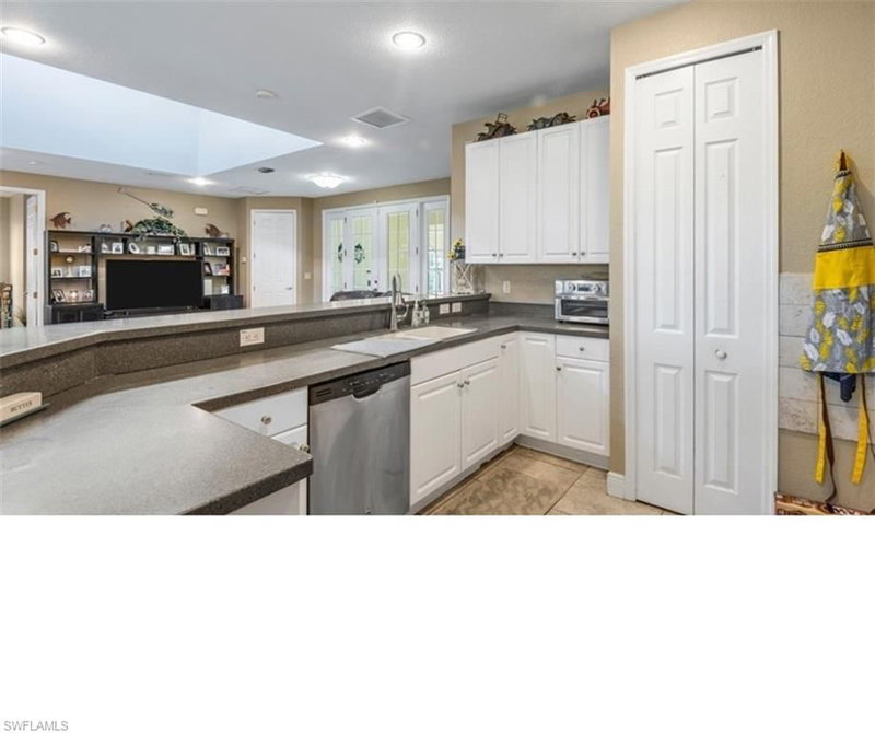 915 Barbara CT photo 5