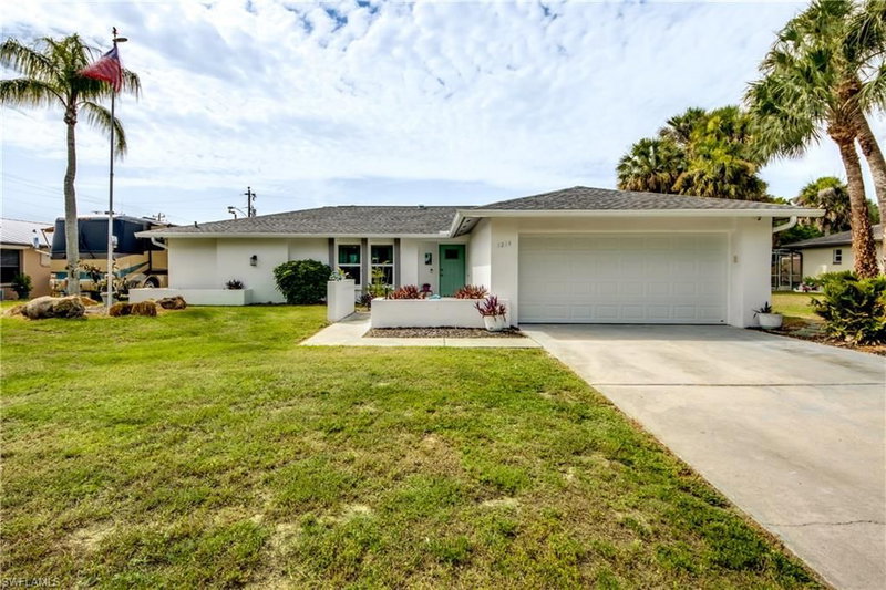 1214 Baldwin PL photo 1