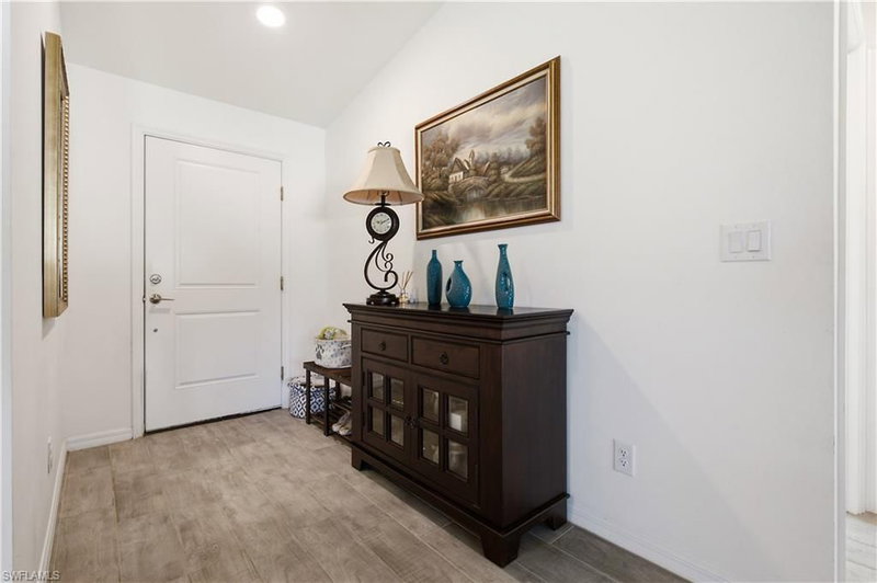 1820 1st AVE photo 3