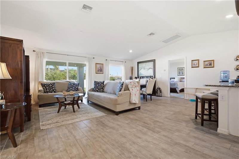 1820 1st AVE photo 4