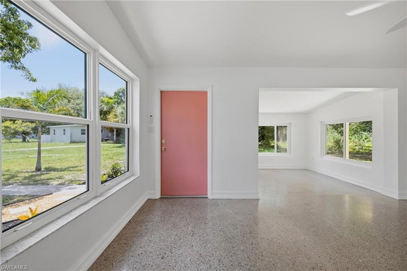 4213 Ellen AVE photo 2