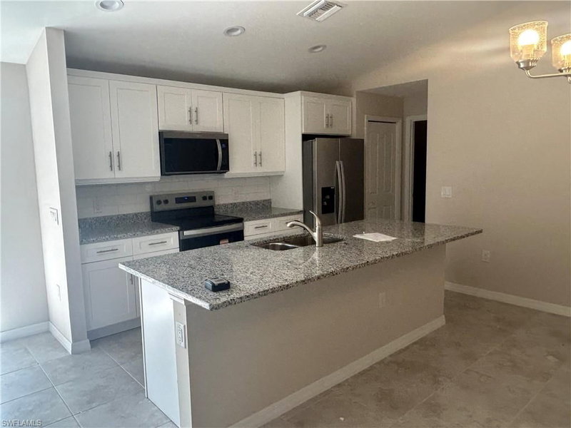 2408 6th AVE photo 2