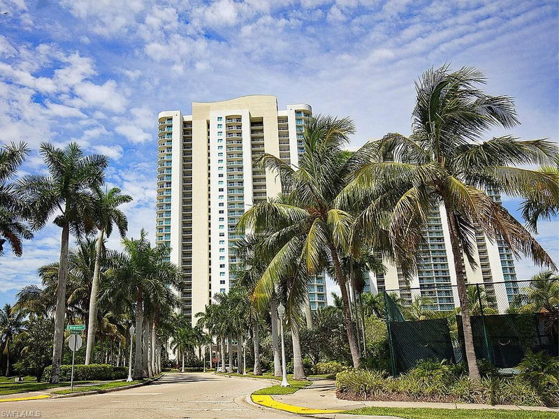 3000 Oasis Grand BLVD photo 1