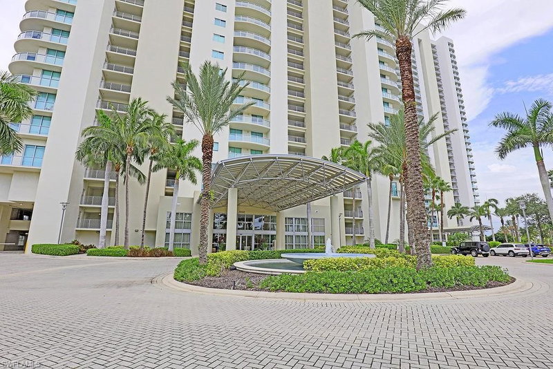 3000 Oasis Grand BLVD photo 2