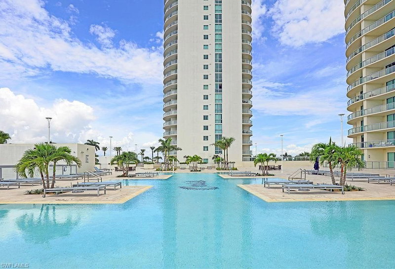 3000 Oasis Grand BLVD photo 4