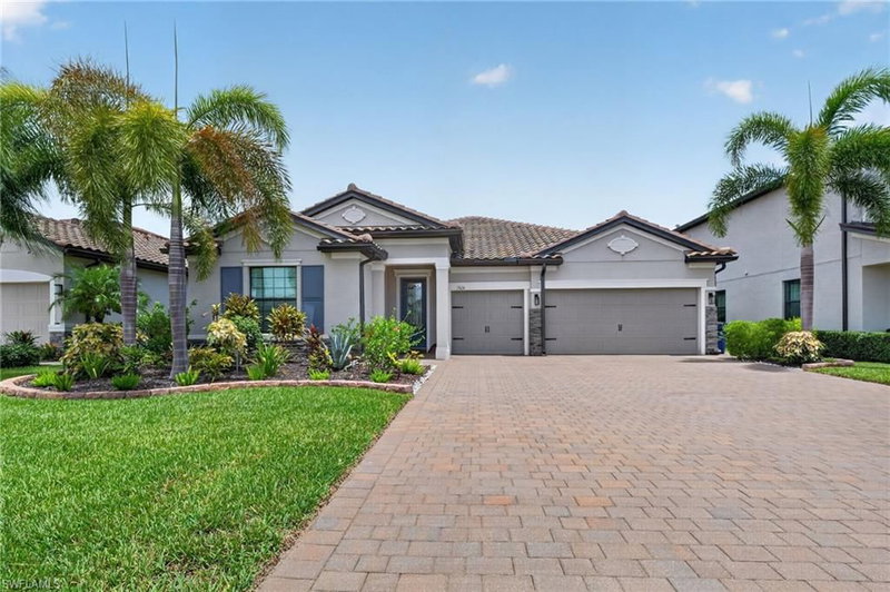 17624 Kinzie LN photo 1
