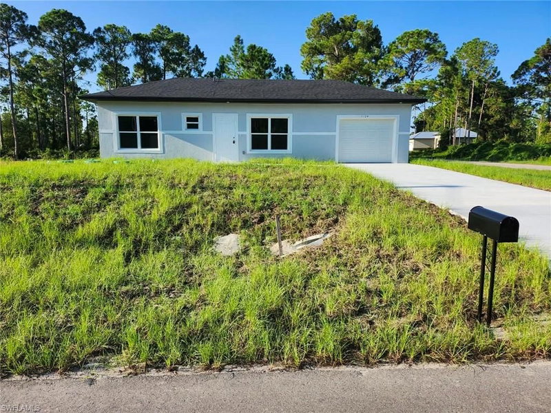 1104 Capri ST E photo 1