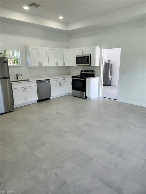 1104 Capri ST E photo 2
