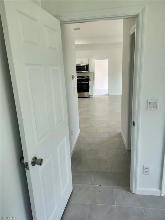 1104 Capri ST E photo 3