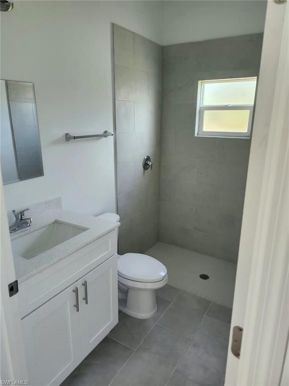 1104 Capri ST E photo 4