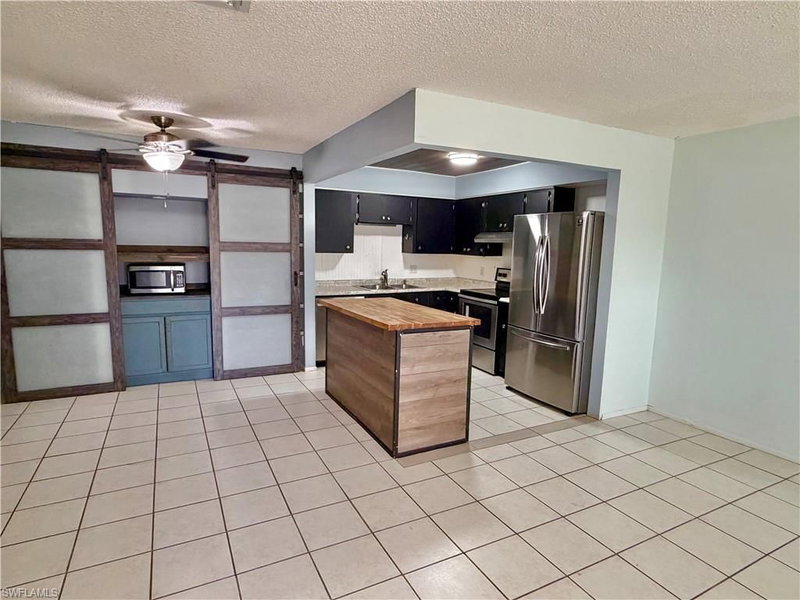6124 Principia DR photo 3