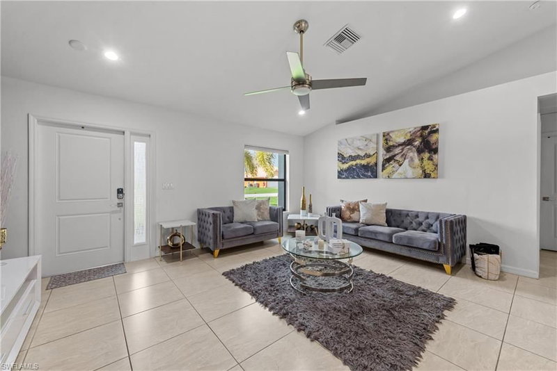 623 3rd ST photo 4