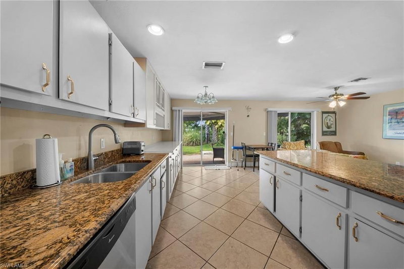 1583 Sunkist WAY photo 5