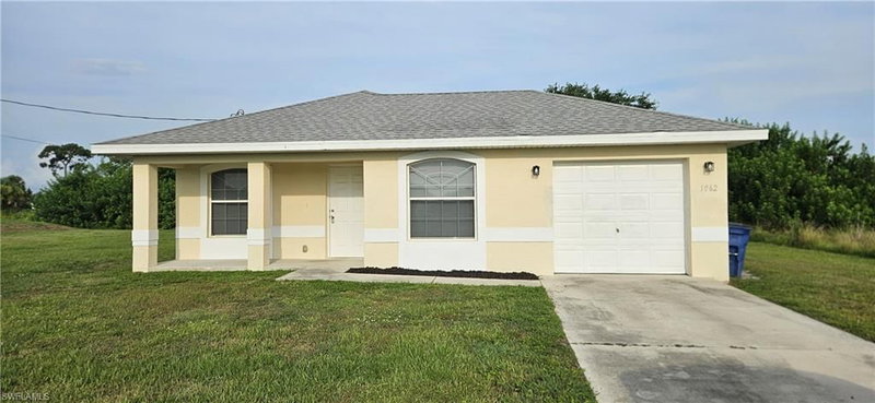 1062 Countess AVE photo 1