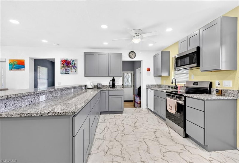 22018 Catherine AVE photo 3