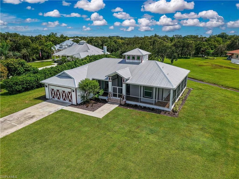 18111 Riverchase CT photo 2