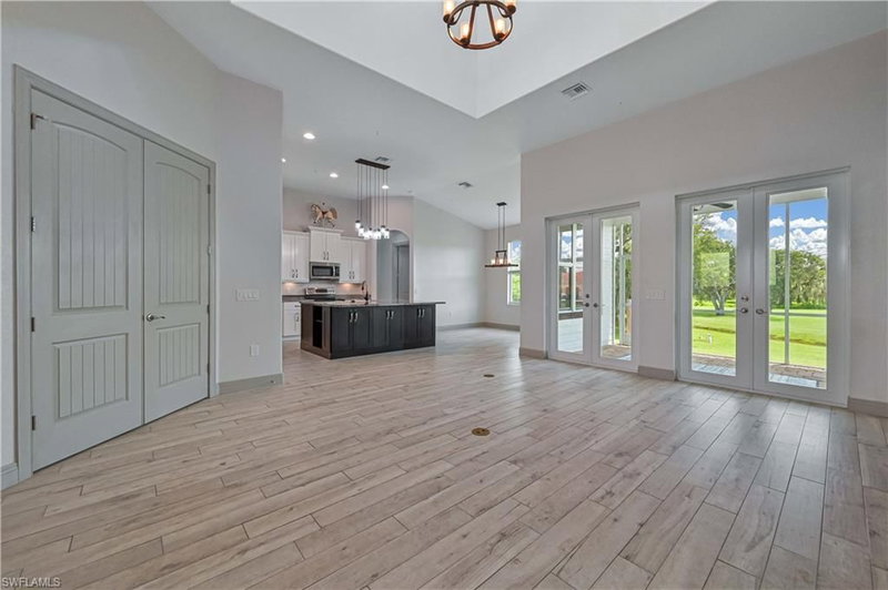 18111 Riverchase CT photo 3