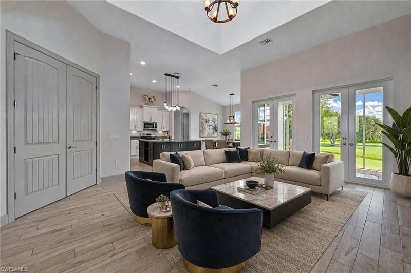 18111 Riverchase CT photo 4