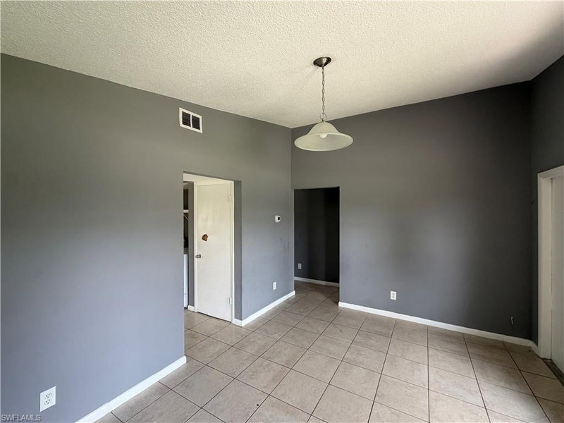 1123 Joel BLVD photo 4