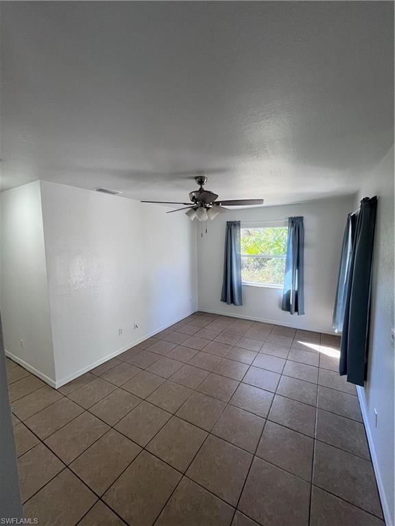 1066 Barnett ST E photo 5