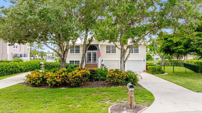 18110 Parkridge CT photo 2