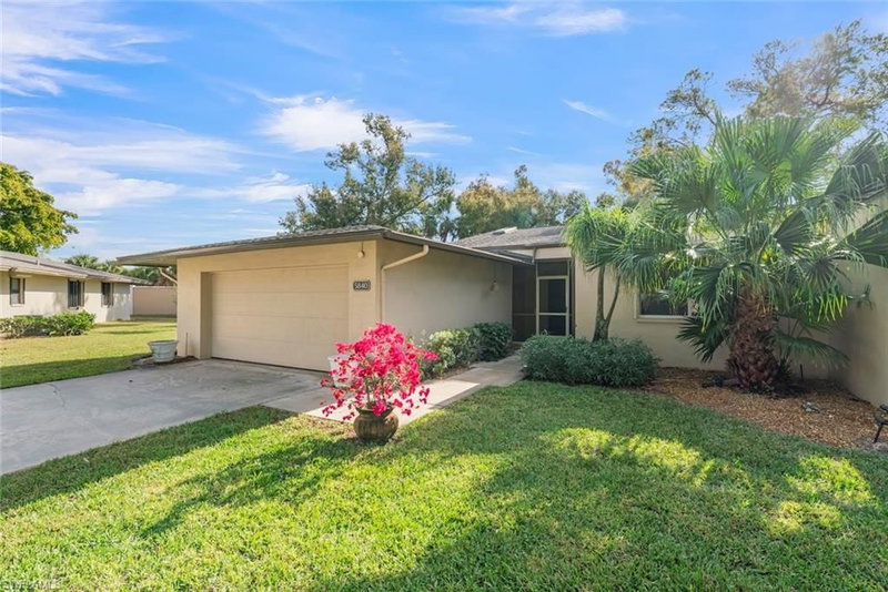 5840 CRABWOOD CT photo 2