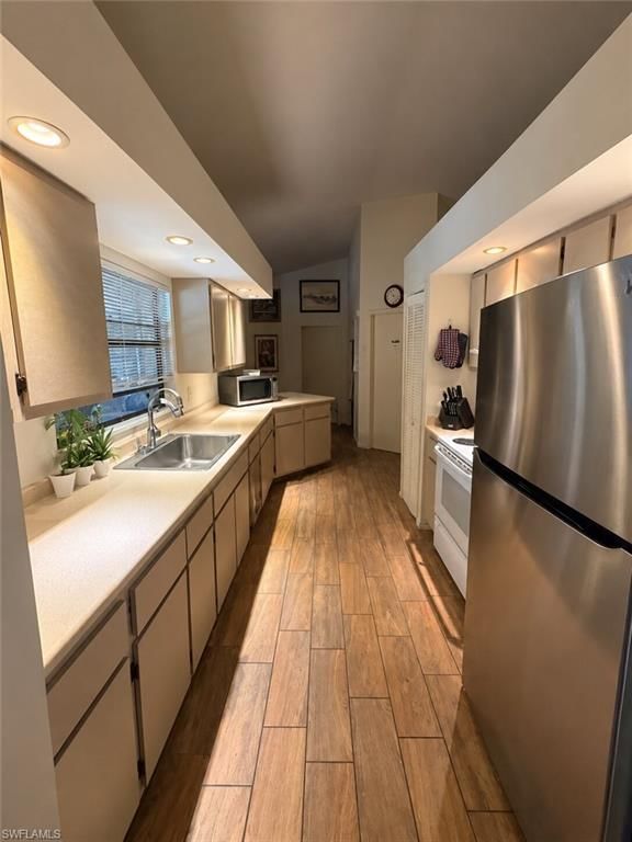 688 Morningmist LN photo 3