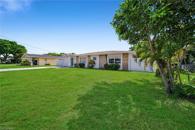 1032 Pine Island LN photo 2