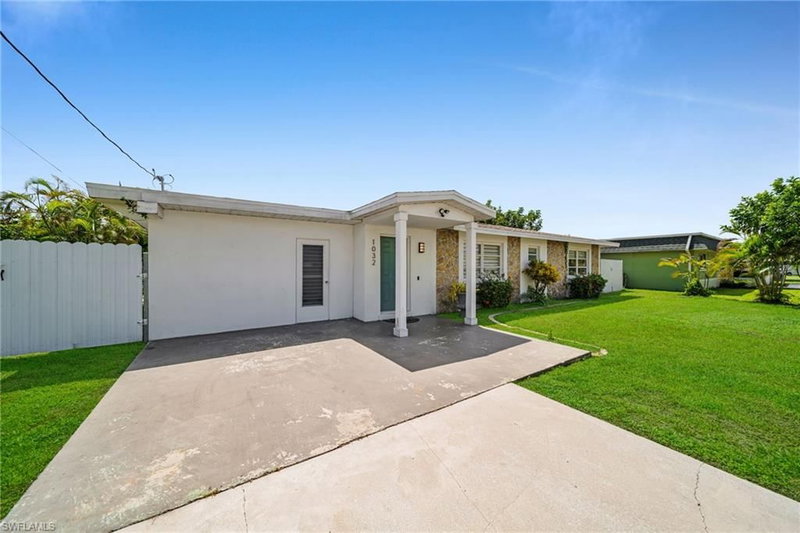 1032 Pine Island LN photo 3