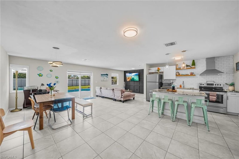 1032 Pine Island LN photo 5
