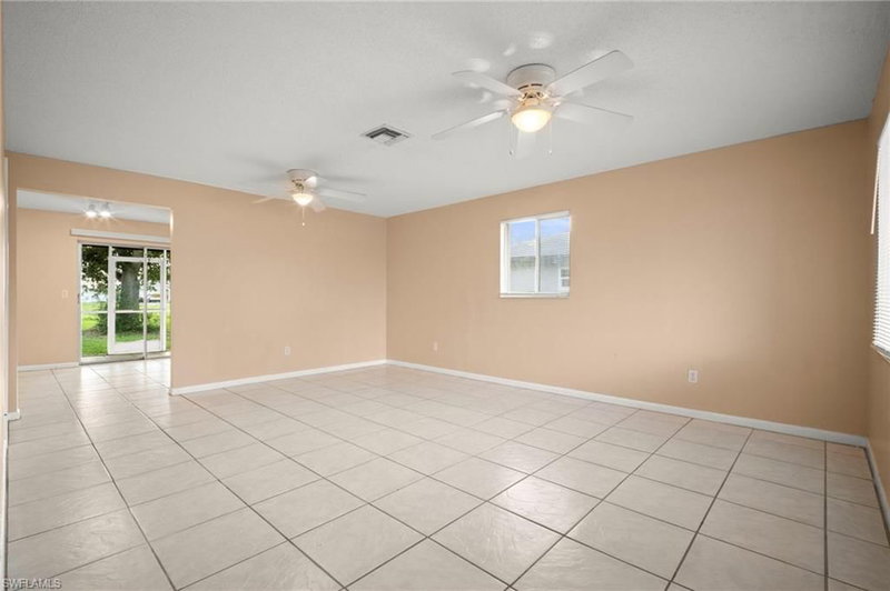 4406 santa barbara BLVD photo 4