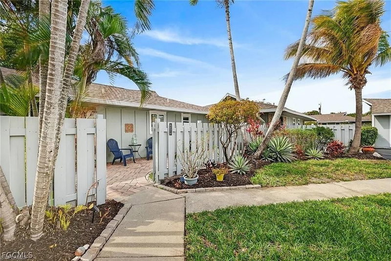 4257 Island CIR photo 1