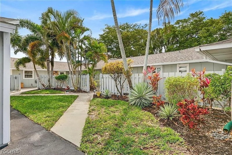 4257 Island CIR photo 2