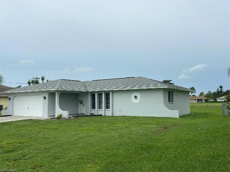 1030 5th AVE photo 1