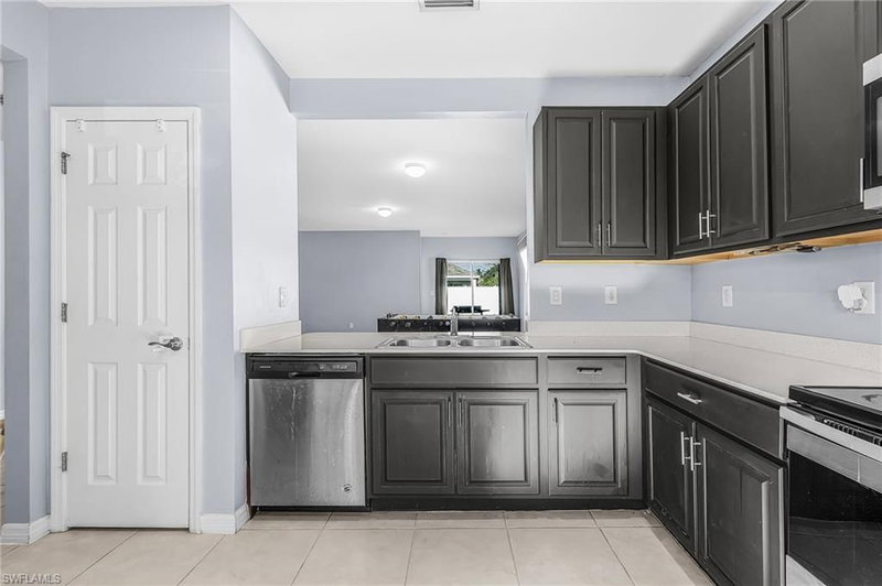2624 8th CT photo 4