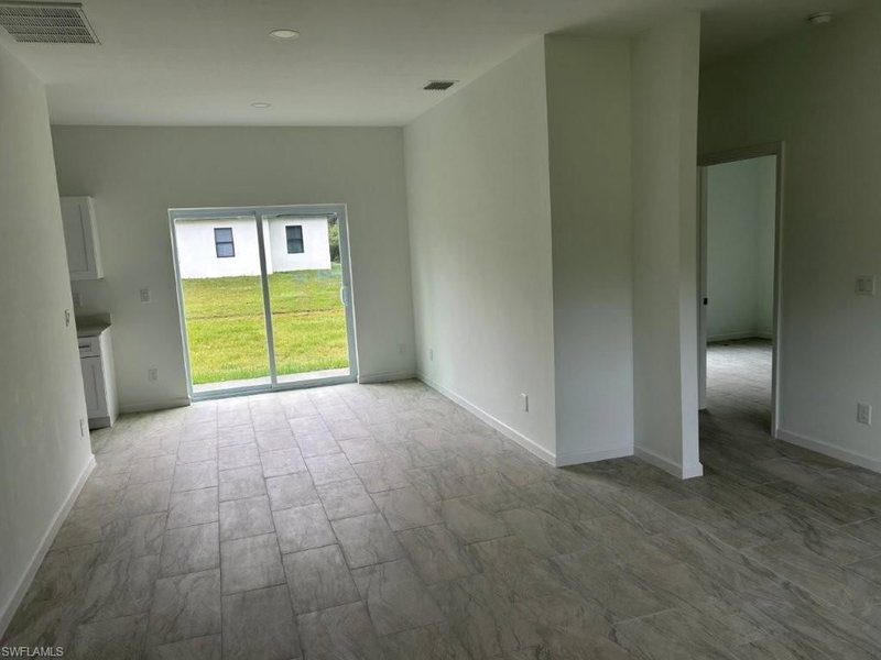 1212 Sunrise BLVD photo 2