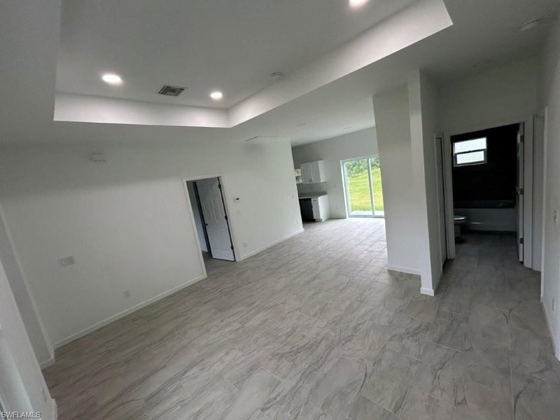 1212 Sunrise BLVD photo 4
