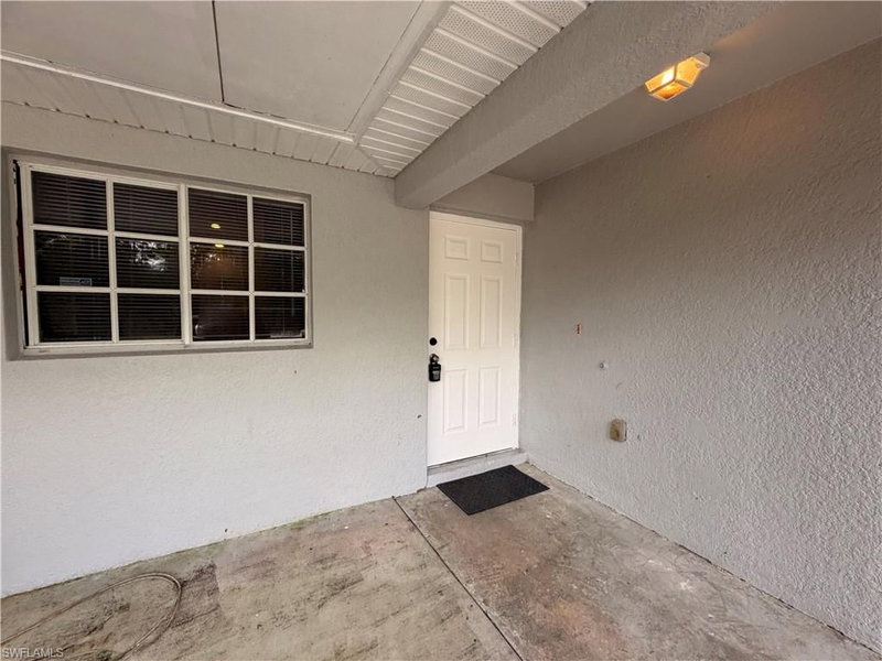 566 Nimitz BLVD photo 2