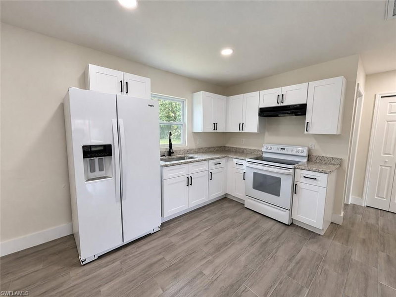 579 Wood AVE photo 5