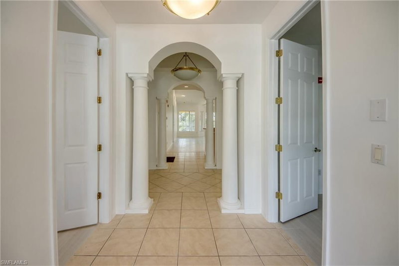 15250 Riverbend BLVD photo 2