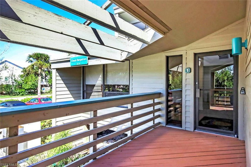 2323 Wooster LN photo 2