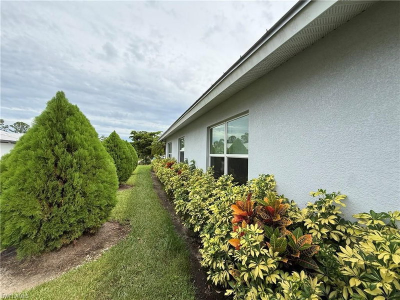 204 Village CIR photo 4