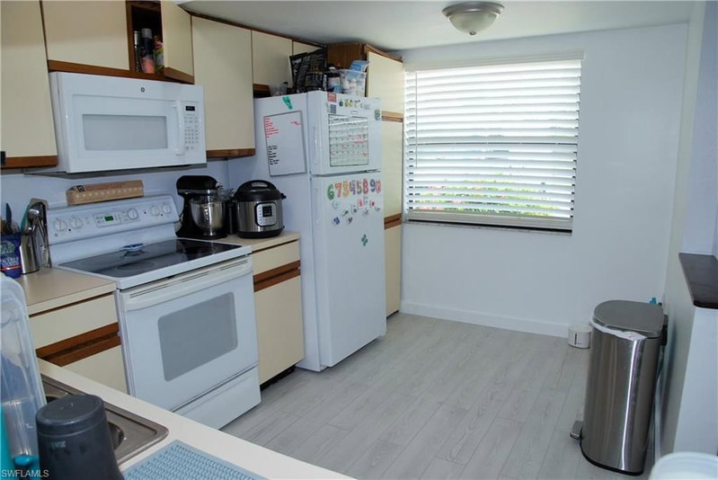 3734 8th CT photo 2