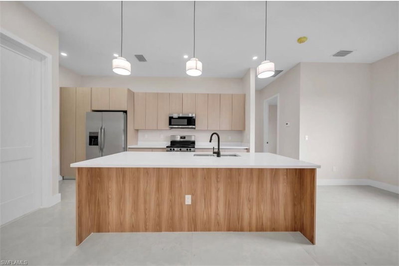 1116 Cherry ST E photo 5