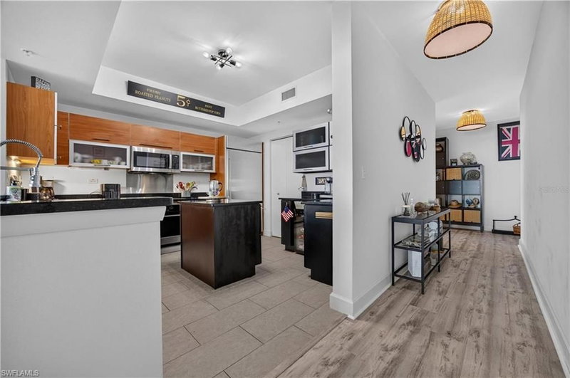 3000 Oasis Grand BLVD photo 4