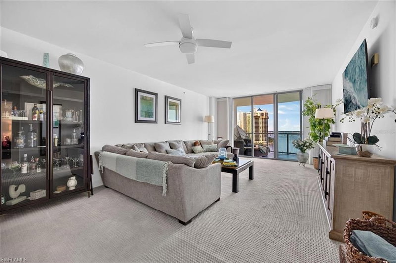 3000 Oasis Grand BLVD photo 5