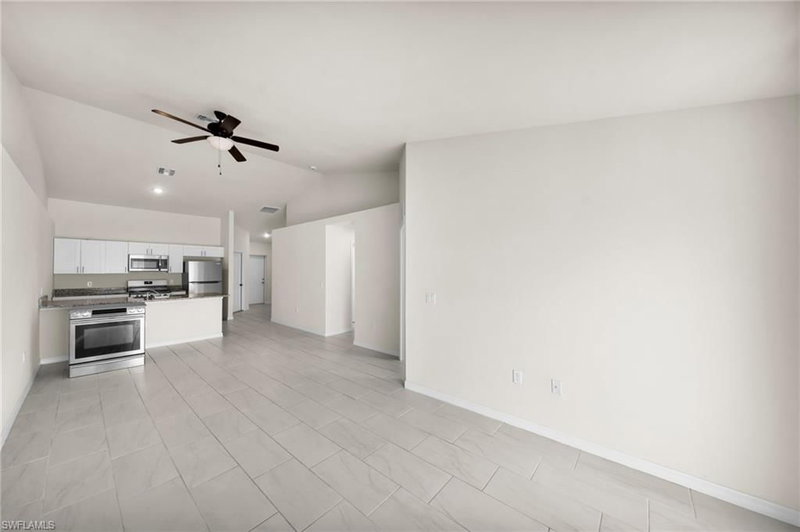 523 8th ST photo 3