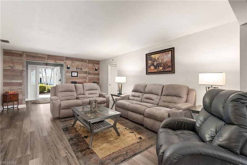 1207 Brandywine CIR photo 3