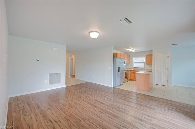 313 Shadow Lakes DR photo 5